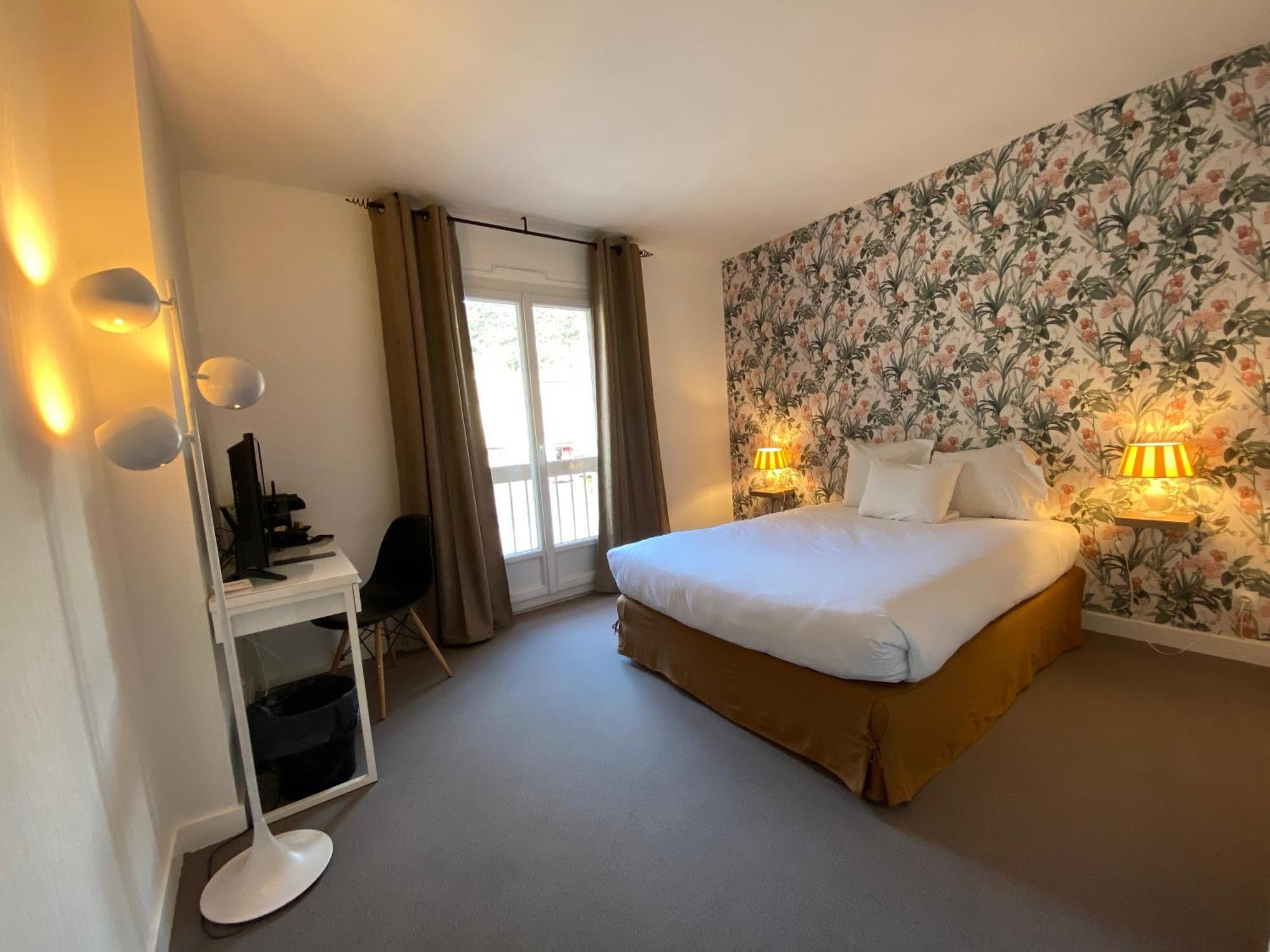 Logis Hotel Medieval, Montelimar Nord Rochemaure Екстериор снимка