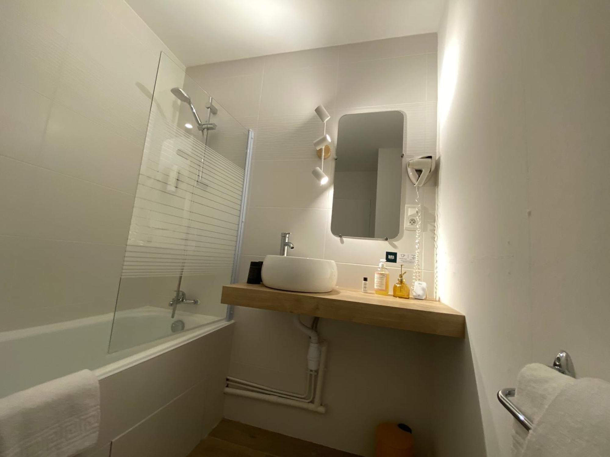 Logis Hotel Medieval, Montelimar Nord Rochemaure Екстериор снимка