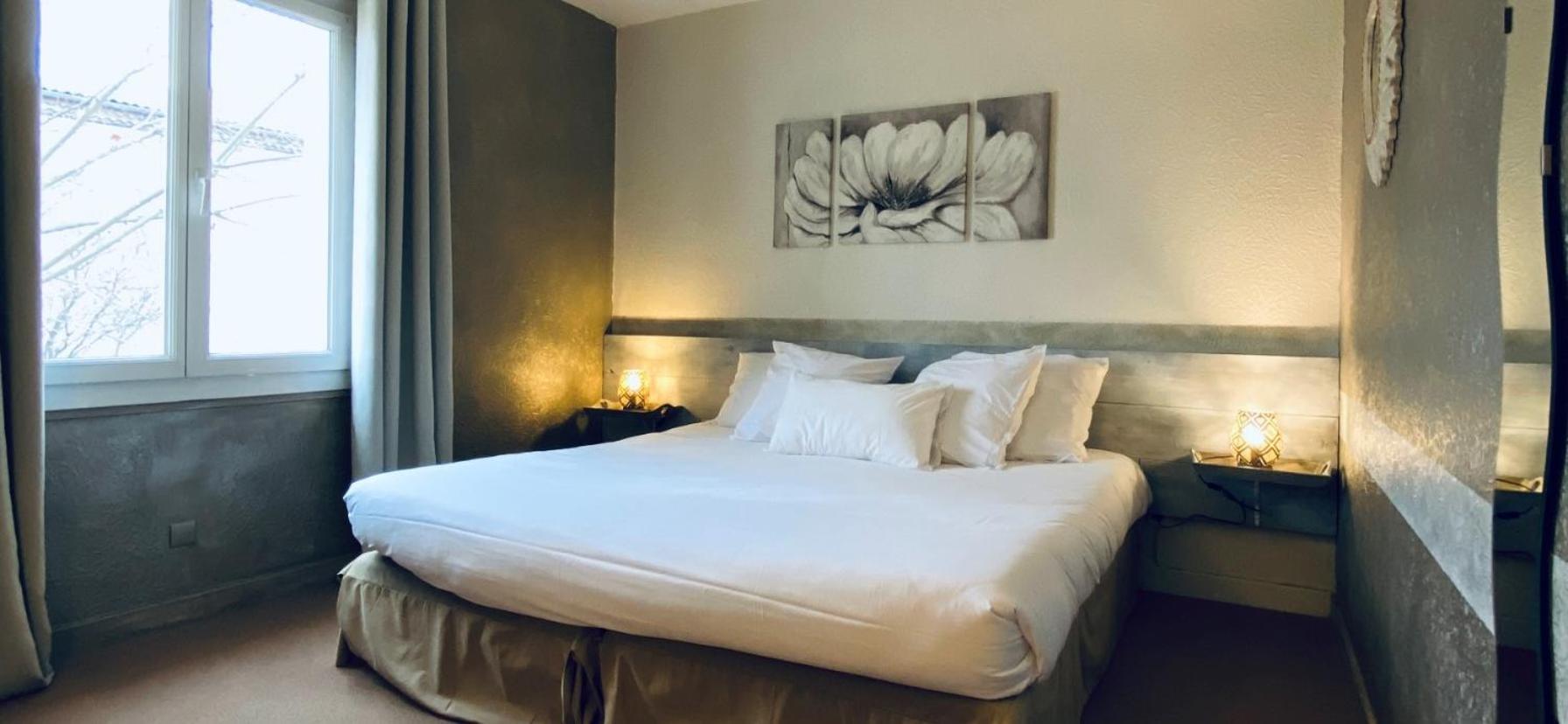 Logis Hotel Medieval, Montelimar Nord Rochemaure Екстериор снимка