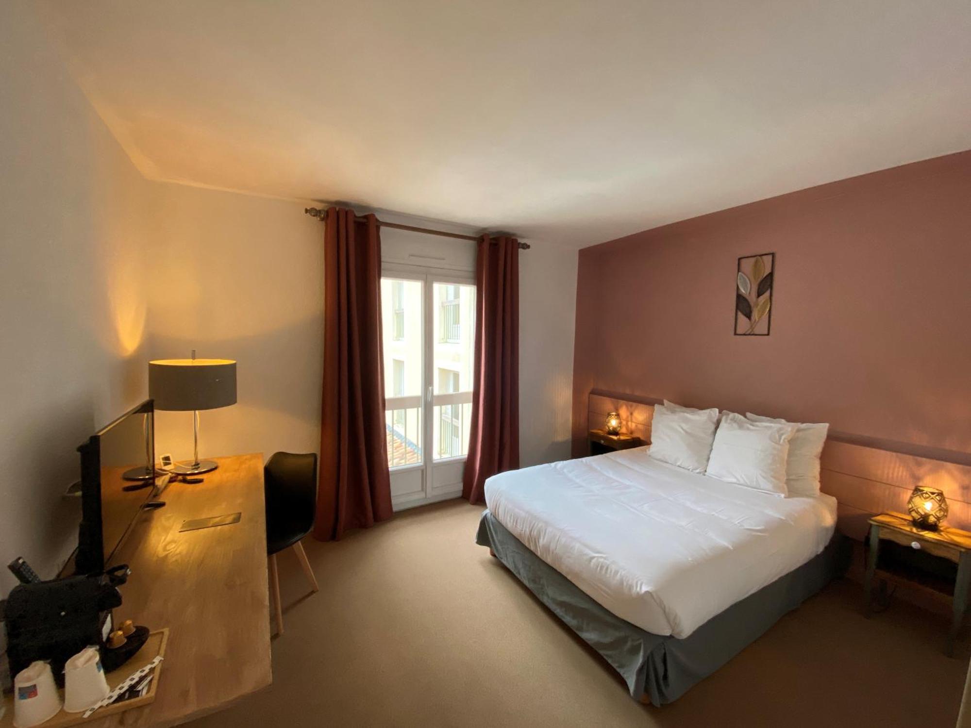 Logis Hotel Medieval, Montelimar Nord Rochemaure Екстериор снимка